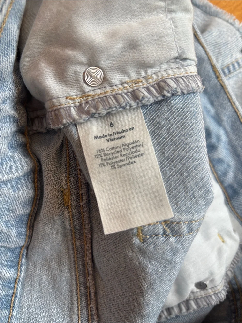 No Boundaries Women’s 6 Light Blue Denim Bermuda Shorts